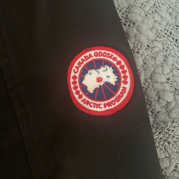 Authentic Canada Goose lightweight jacket. - Picture 3 of 13